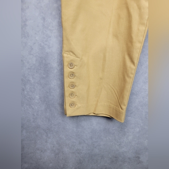 CHICO'S 2(L-12) BEIGE PULL ON TUMMY CONTROL STRETCH CAPRIS PANTS - Picture 2 of 11
